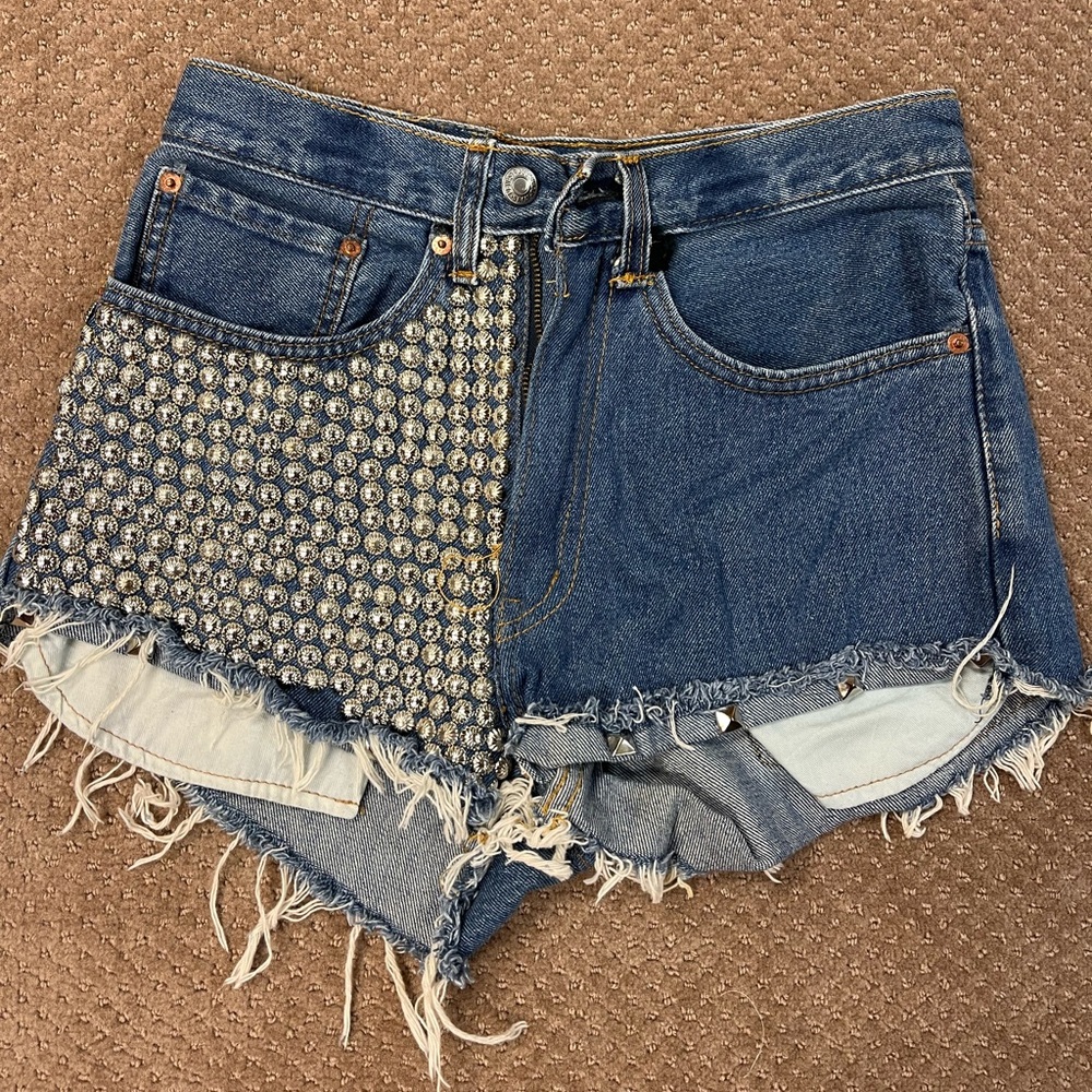 Levi's Women Shorts Blue Denim Cut-Off 550 Distressed Studded 2.5" 38 X 29